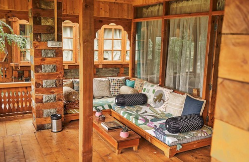 Manali Cottage | A secluded Private Castle with the Balcony of Dreams in the middle of a forest!