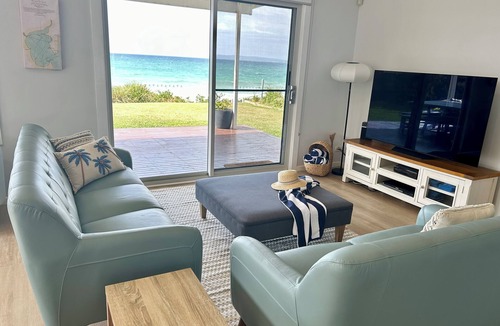 Callala Beach House | Absolute Beachfront | Pet Friendly | Sleeps 13