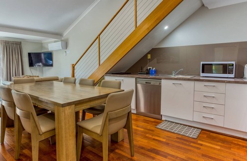 Broadwater House | Absolute Beachfront Villa – Best Views in Cape View Resort