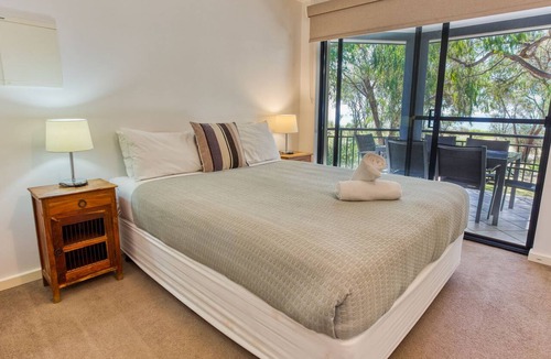 Broadwater House | Absolute Beachfront Villa – Best Views in Cape View Resort