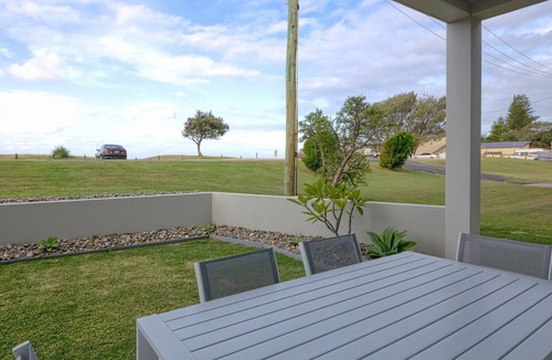 Woolgoolga Apartment | Absolute beachfront location and king bed