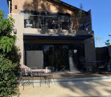 Echuca Apartment | Adelphi Apartments 3 or 3A - Downstairs 2 Bedroom or Upstairs King Studio with Balcony