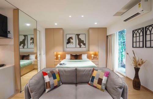 Viman Nagar Apartment | Aerovista Suites - Neon Homeotel- 1 kms from Airport