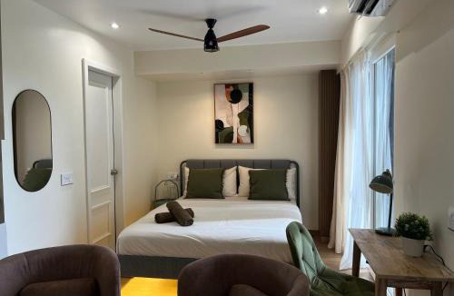 Viman Nagar Apartment | Aerovista Suites - Neon Homeotel- 1 kms from Airport