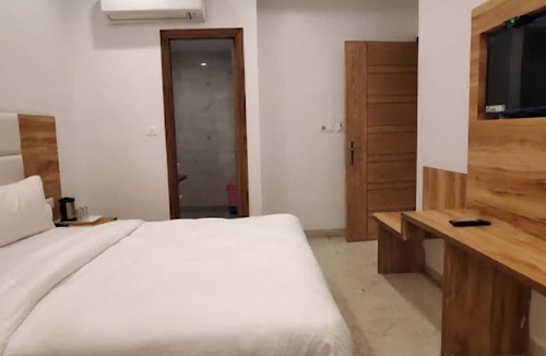 Paharganj Hotel | Affordable comfort with warm hospitality!
