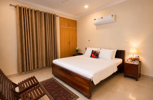 Basai Apartment | Agra Manor by RedOlive10min Taj Mahal 3BHK