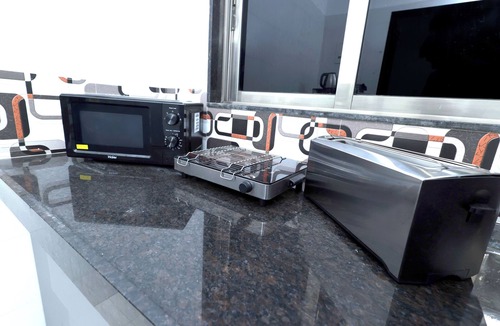 Andheri East House | Airport Proximity & Compact 1BHK for Health Stays