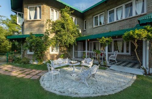 Dharampur Villa | Alaya Stays 3 BHK Pet-friendly with Garden - Chalet Vie Villa