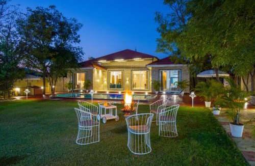 Chikalwas Villa | Alaya Stays 5 BHK Roohmon's Farm with Private Pool, Garden & Bar