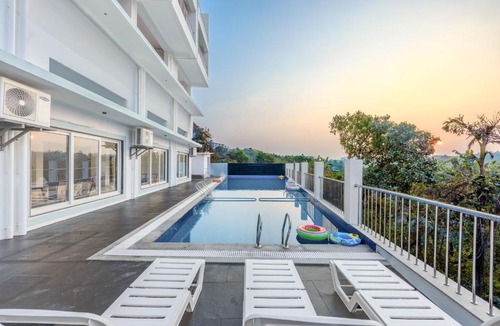 Dabolim Villa | ALAYA STAYS Midpoint UMA Pet-Friendly 7 BHK Villa Pool and Entertainment