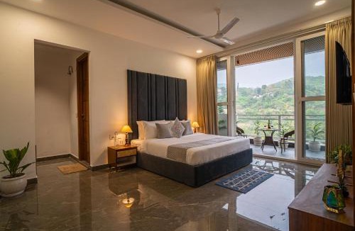 Bullawala Villa | Alaya Stays Udgam Vilas Serene 5-BHK Apartment With Jacuzzi & Lift