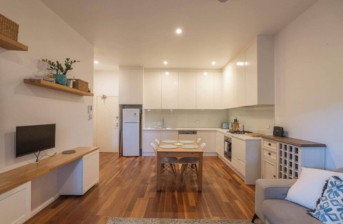 Camperdown Apartment | Alfresco Modern Camperdown Apartment w/Parking