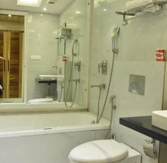 Paharganj Hotel | Aman Continental - 2Mins from Railway Station and 5 Mins from Metro