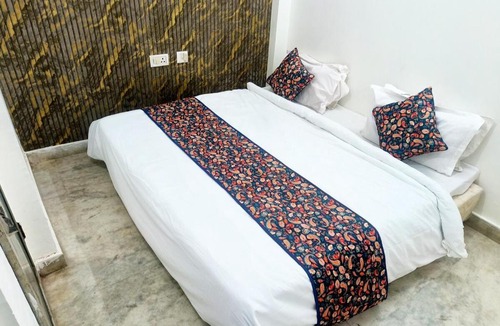 Amer Fort Road Apartment | Amisha Home Stay - Near Jal Mahal, Jaipur