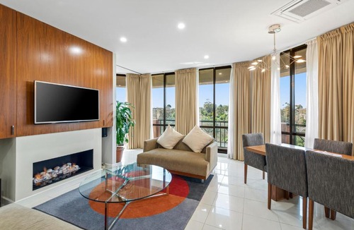 Richmond Hotel | Amora Herencia Riverwalk Melbourne