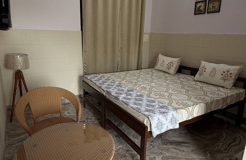 Sindhi Camp House | Anantam Stays by Hotel Bhopal Palace | Premium Couple-Friendly Rooms