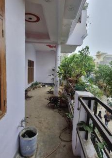 Allahabad House | Anmol's stay