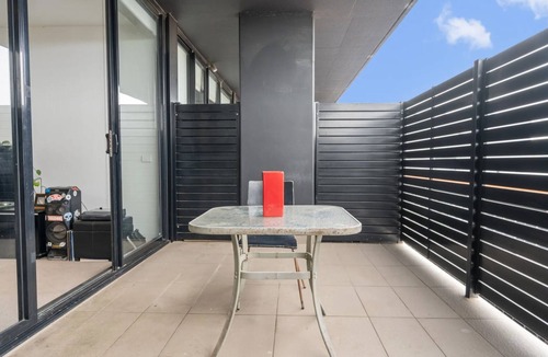 Essendon North Apartment | apartment house room near cbd melbourne and everything rent buy sell