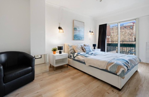 Kings Cross Apartment | Apartment in Potts Point+Parking