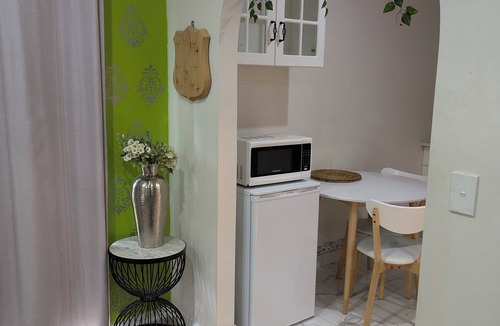 Melton West House | Aprtment in large home w/parking close to hiking trails/swimpool/shopping mall
