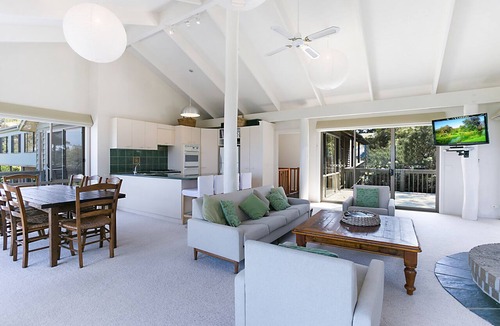 North Narooma House | Architect-designed timber pole house with panoramic views