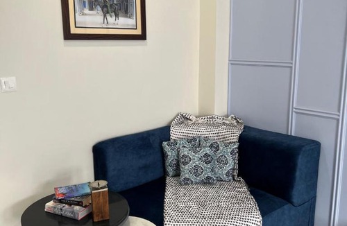 Pink City Apartment | Ardra Studio Apartment Compact Stay with Workspace MI Road Jaipur
