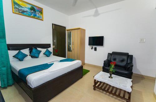 Andheri West Bed & Breakfast | Aristo Room, Apartment - Homestay near Kokilaben Dhirubai Ambani Hospital for family only,