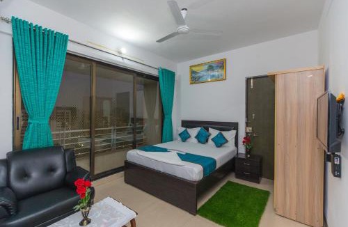 Andheri West Bed & Breakfast | Aristo Room, Apartment - Homestay near Kokilaben Dhirubai Ambani Hospital for family only,