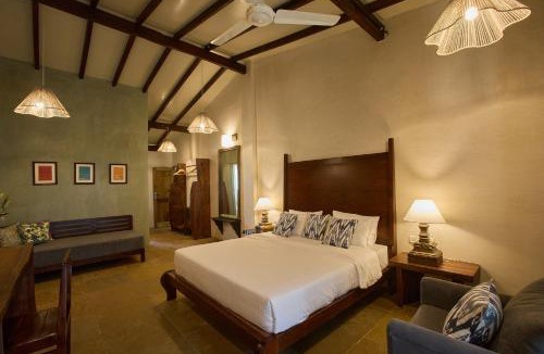 Morjim Bed & Breakfast | Artist Beach House