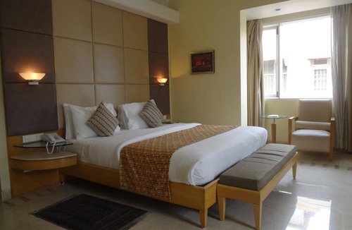Wellington Pier Hotel | Ascot Hotel