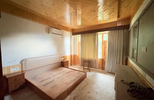 Old Manali Hotel | Ashish Bazard