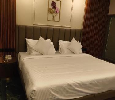 Chithirapuram Hotel | AURA 42 By DIMORA