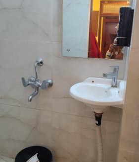 Haraiya Hotel | Ayodhya Grace Inn
