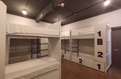 Wellington Pier Hostel | Backpacker Cowies