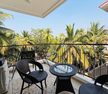 Saunta Vaddo Apartment | Baga Seawinds Luxury Studio with Pool and Walking To Beach
