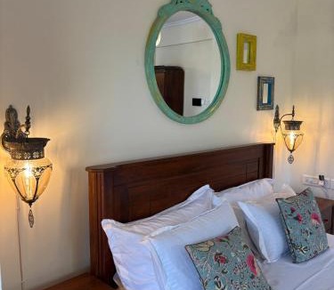 Saunta Vaddo Apartment | Baga Seawinds Luxury Studio with Pool and Walking To Beach