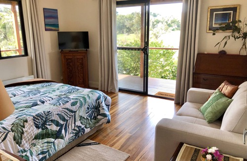 Balingup Apartment | Balingup Camellia Suite - Marian Ponds. Beautiful gardens and swimming pool