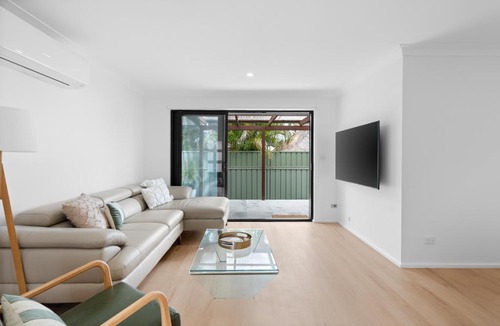 Forster Villa | Banksia Breeze Villa - 100m to North One Mile Beach & Pet Friendly