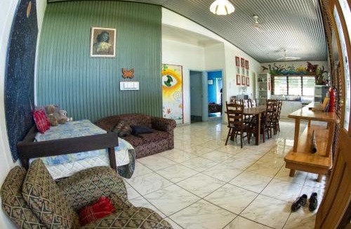 Batchelor Hotel | Batchelor Funny Bunny Farm