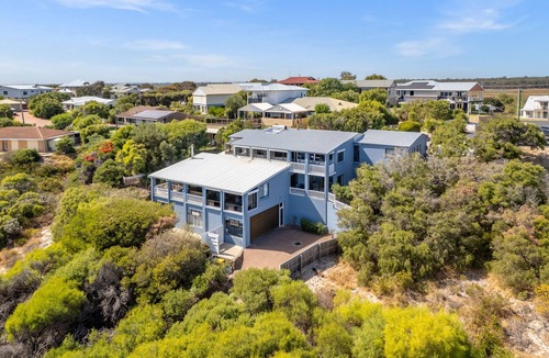 Peppermint Grove Beach House | Beachfront Villa by Peppy Beach Retreats® (8 Adults)