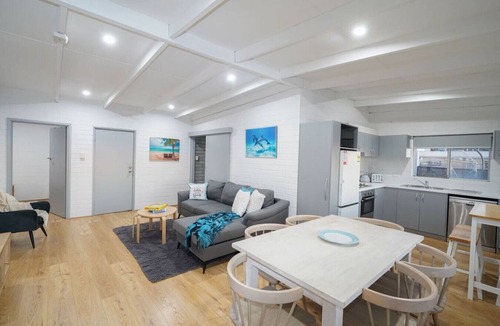 Quinns Rocks Apartment | Beachfront 3BR Home with Stunning Ocean Views