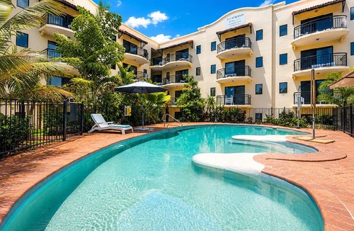 North Ward Apartment | Beachfront Apartment in Townsville 1BR on The Strand with Pool and Parking