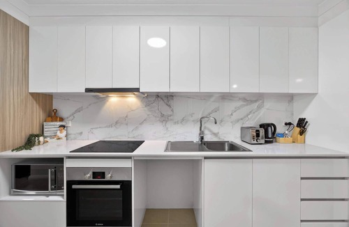 Rockingham Apartment | Beachside Apartment w/Balcony & Fast WiFi,