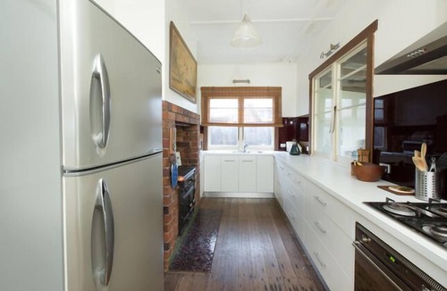 Beauty Point House | Beachside - Beauty Point. Unique Spacious Waterfront Pet-friendly