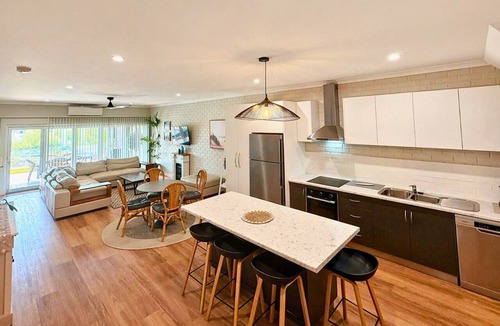 Geographe House | Beachside Bliss at Galley Cove House – Renovated 2BR Retreat