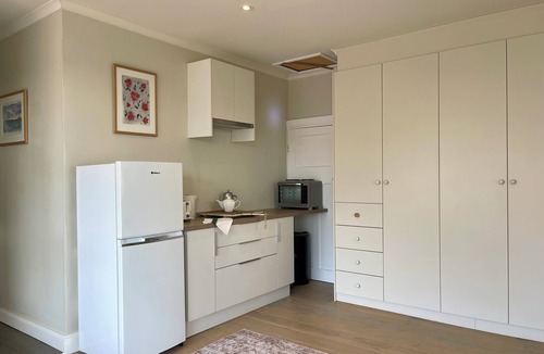 Duncan Apartment | Beachside Studio styled space with sea views and 3 minute walk to the beach
