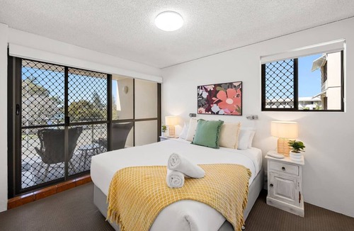 Mooloolaba Resort | Beachside Views 2 Bedroom Poolside Apt Mooloolaba