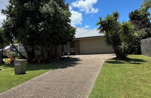 Ningi House | Beautiful 4 Bedroom home sleeps 7 - Sandstone Point, Bribie, Ningi