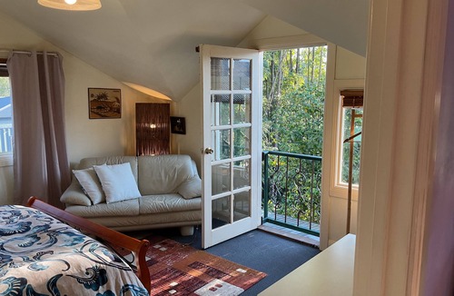 Tawonga South Apartment | Beautiful and comfortable, located in the heart of town
