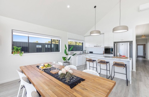 Waterhouse House | Beautiful Robe accommodation, walk to the Main Street or beach, family friendly